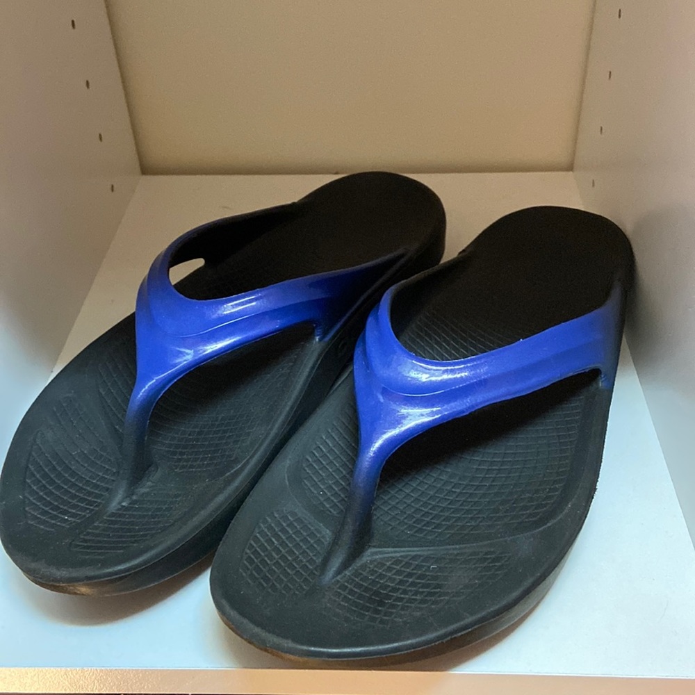 Oofos thong sandal